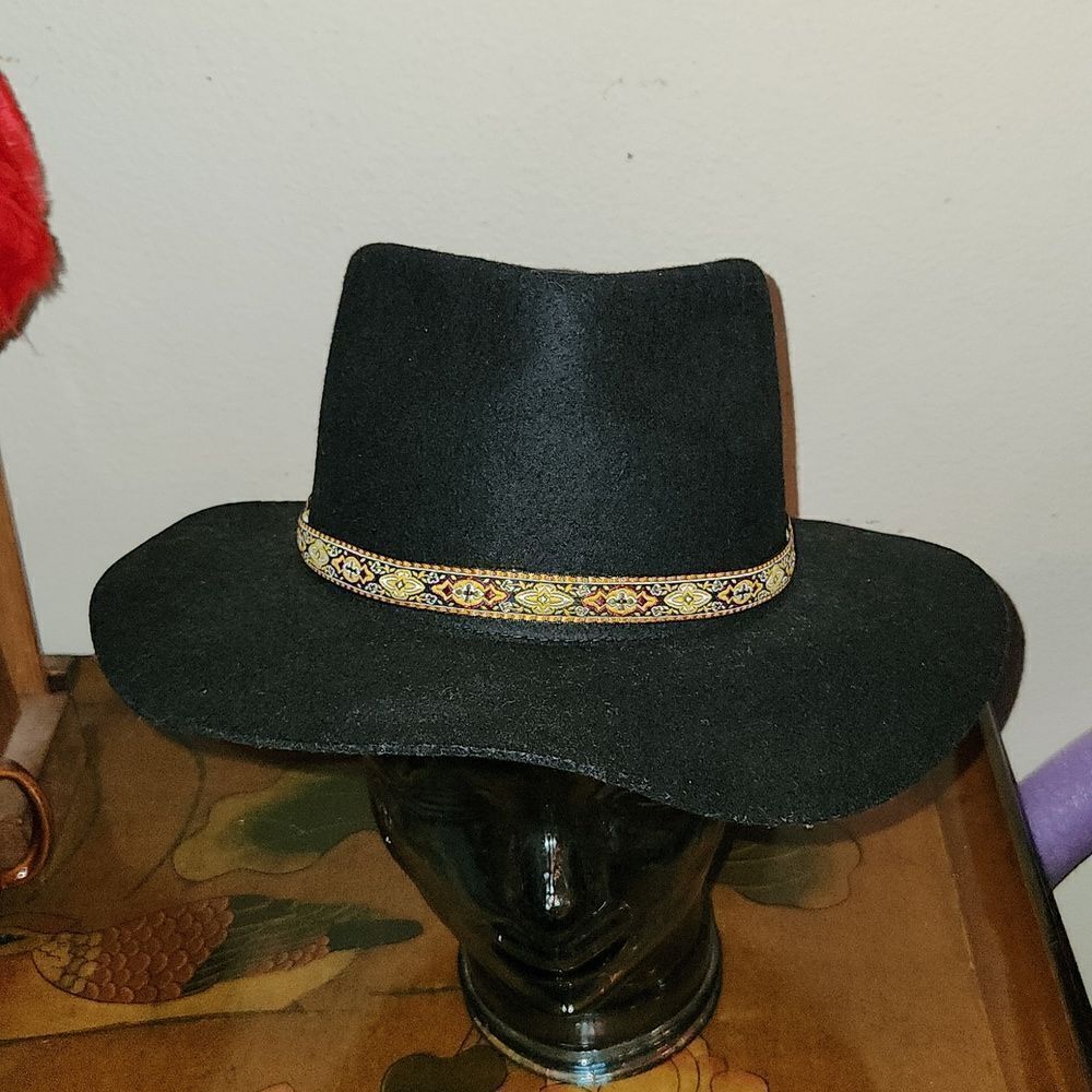 VHill 100% Wool Hat